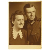 Bild på tyska soldater med fru eller flickvän